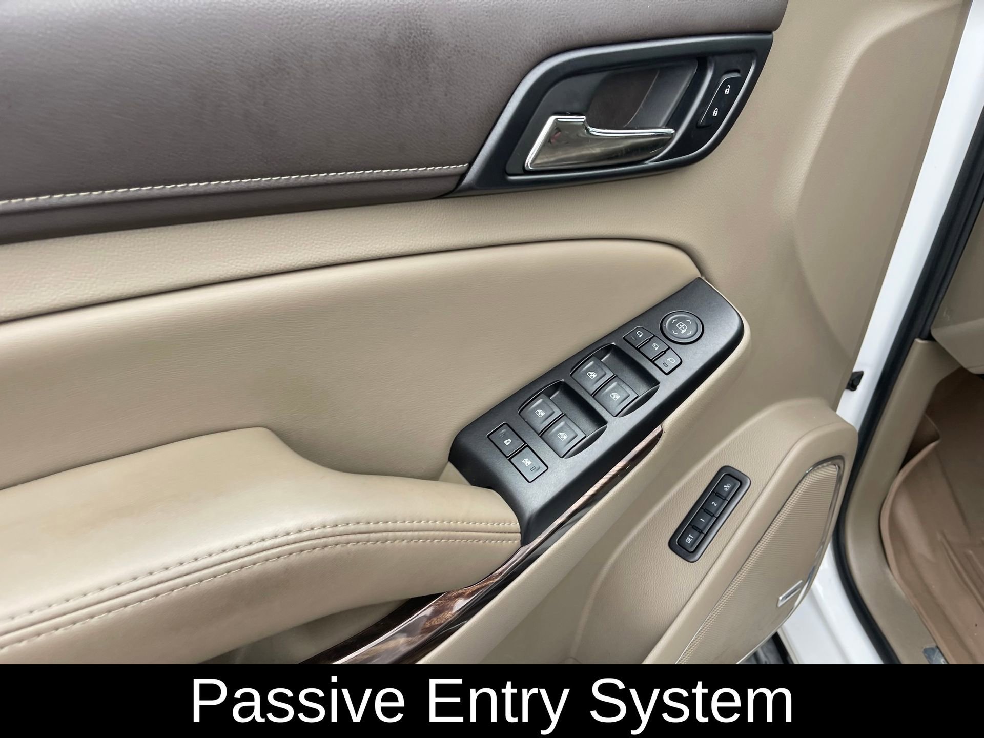 Used 2016 GMC Yukon XL SLT w/ Open Road Package image 12