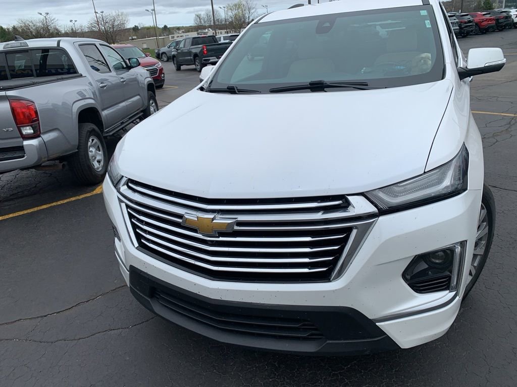 Used 2023 Chevrolet Traverse Premier FWD image 3