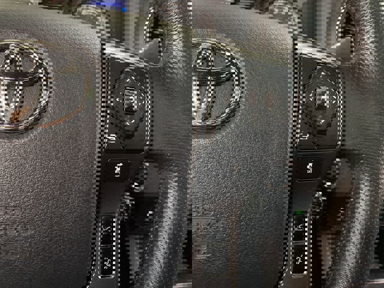 Used 2018 Toyota Tacoma TRD Sport w/ Technology Package image 21