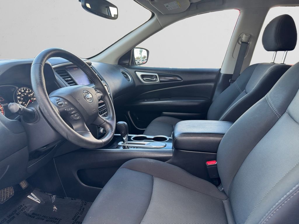 Used 2020 Nissan Pathfinder SV image 10