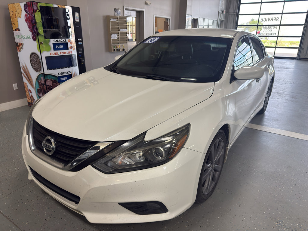 Used 2018 Nissan Altima 2.5 SR w/ SR Special Edition FWD image 2
