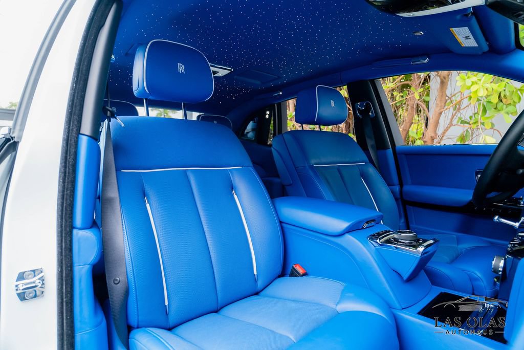 Used 2024 Rolls-Royce Phantom Sedan RWD image 56