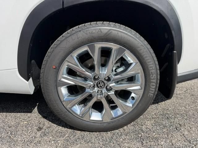 New 2026 Toyota Highlander Limited AWD/4WD image 7