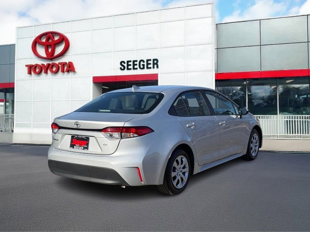 Used 2024 Toyota Corolla LE image 3