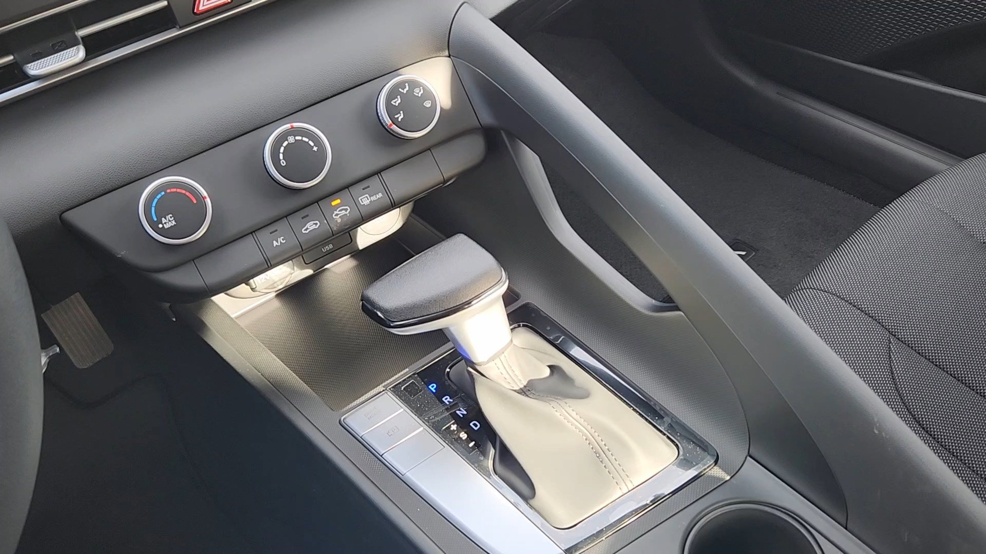 New 2026 Hyundai Elantra SE image 14