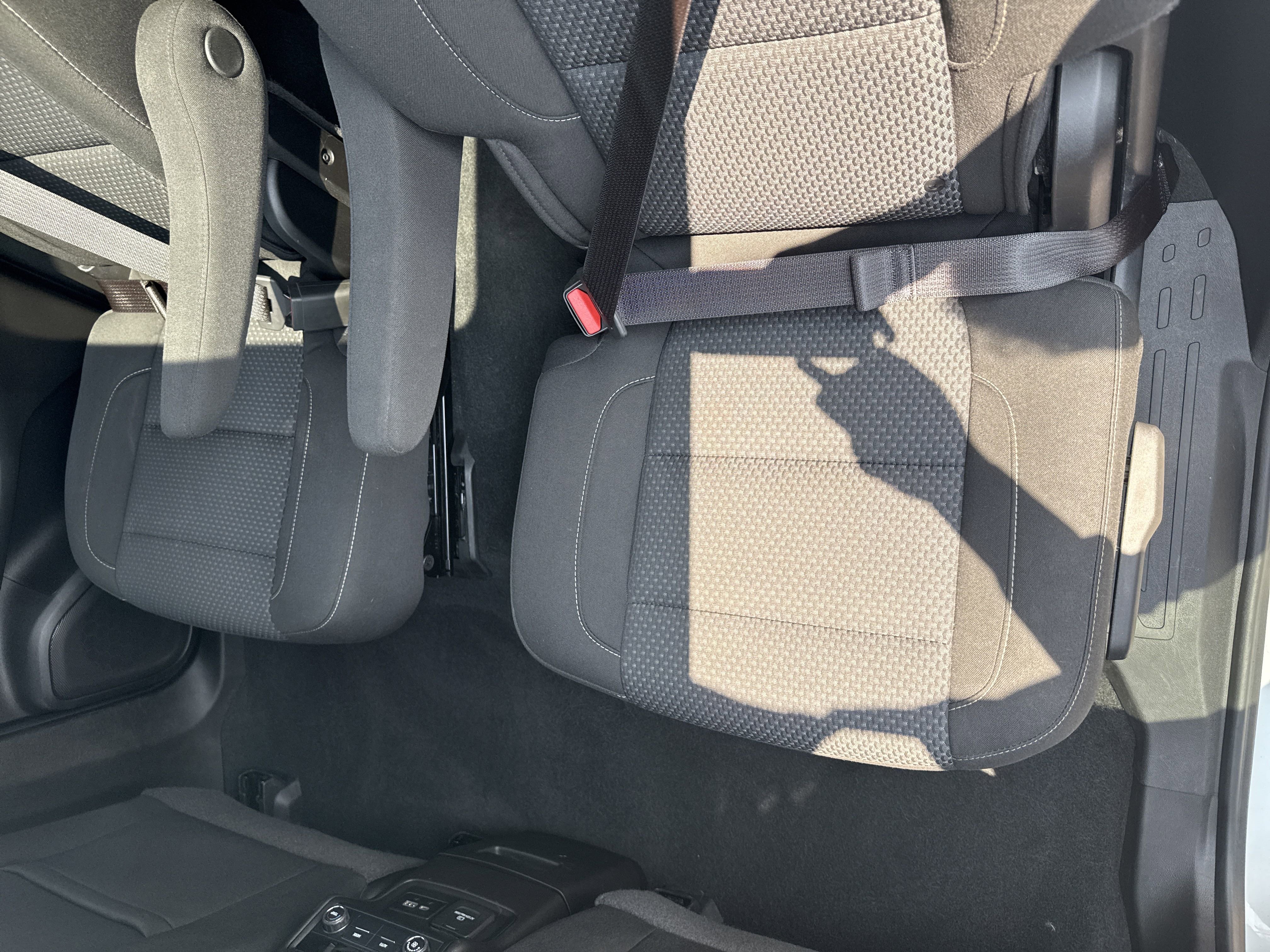 Certified 2022 GMC Acadia SLE w/ Driver Convenience Package image 24