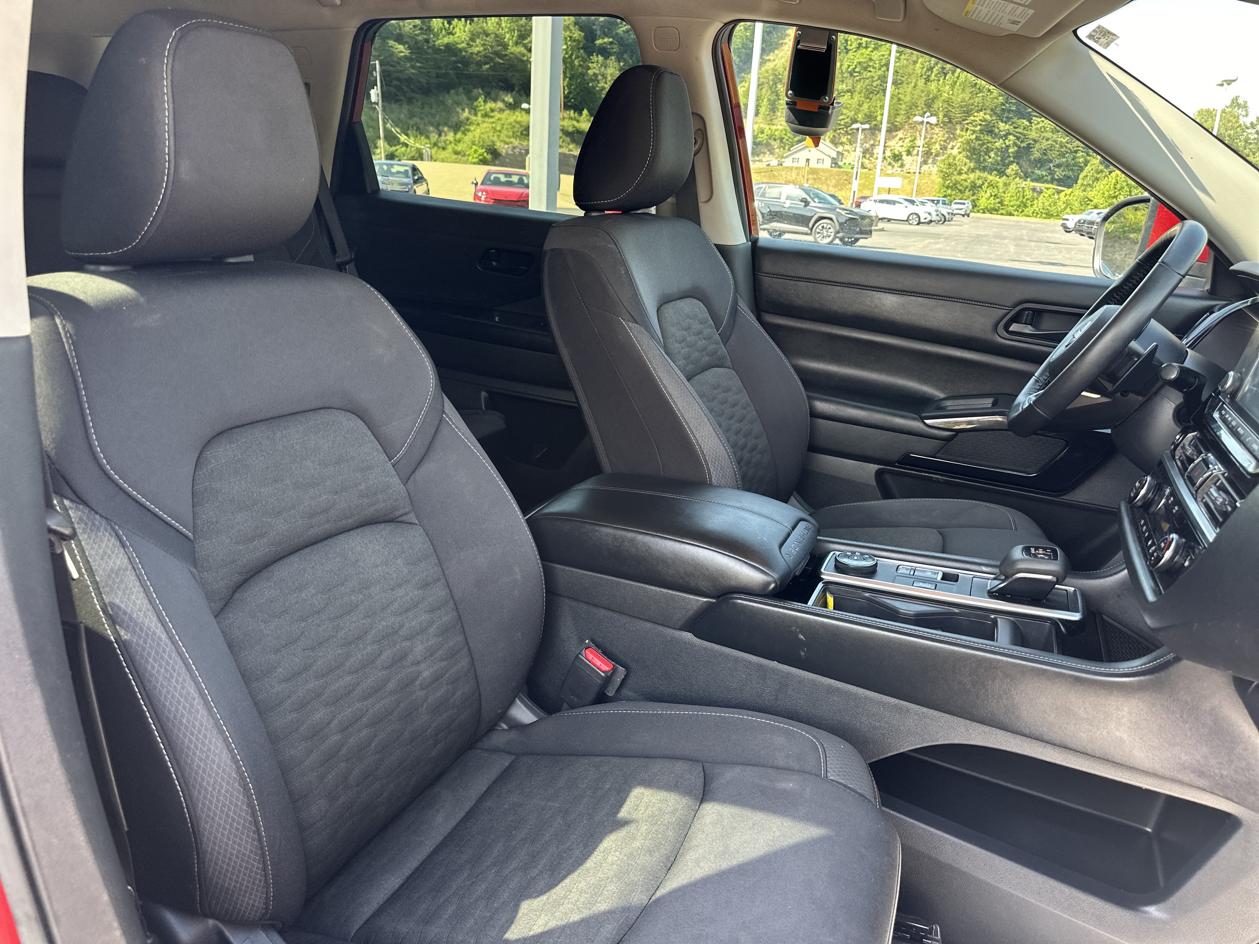 Used 2023 Nissan Pathfinder SV AWD/4WD image 47
