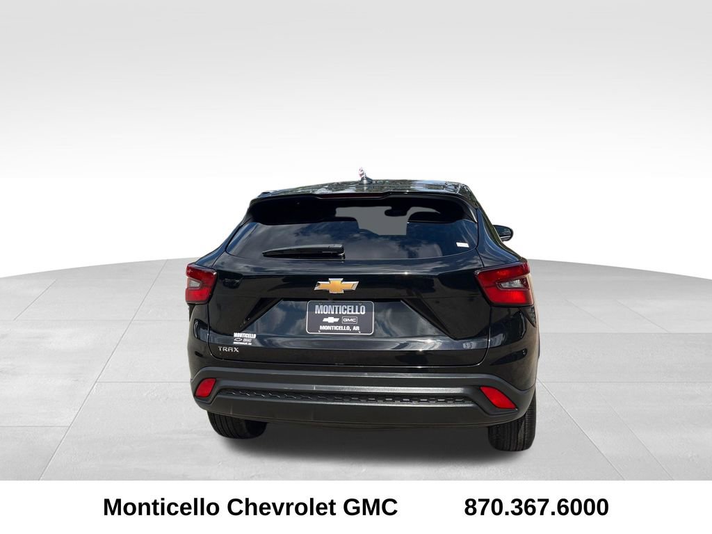 Used 2025 Chevrolet Trax LS FWD image 4