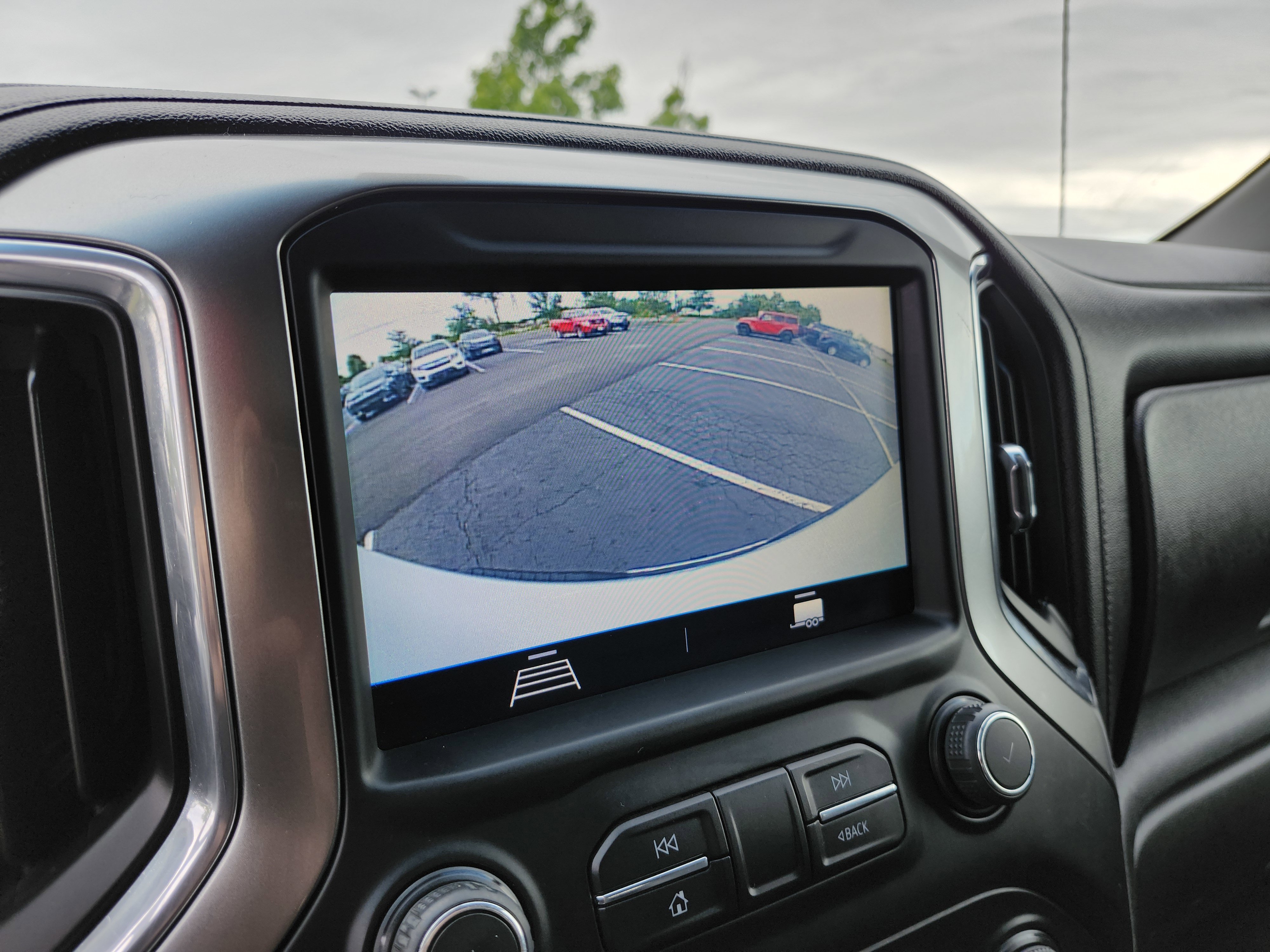 Used 2020 Chevrolet Silverado 1500 LT w/ Remote Start Package AWD/4WD image 2