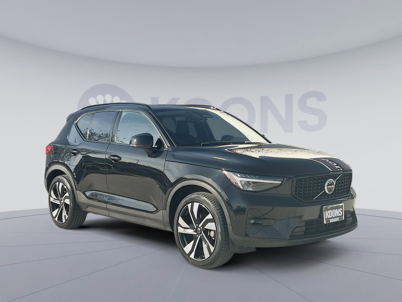 Certified 2024 Volvo XC40 B5 Plus w/ Protection Package Premier image 5