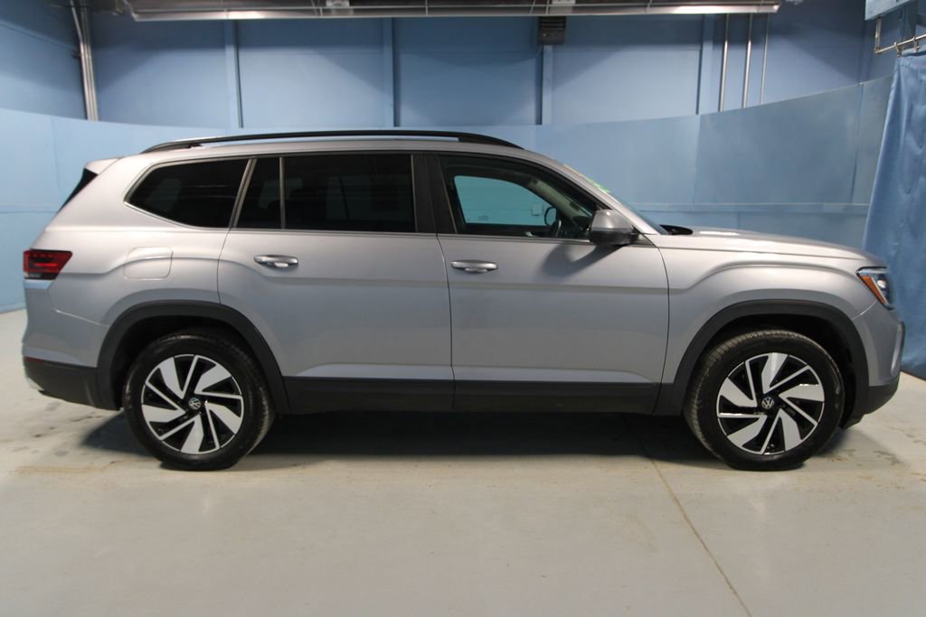 Used 2025 Volkswagen Atlas SE image 35