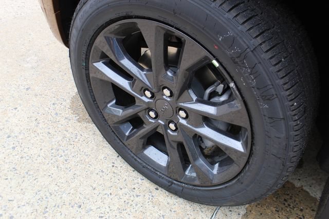 New 2026 Jeep Grand Cherokee Limited AWD/4WD image 3