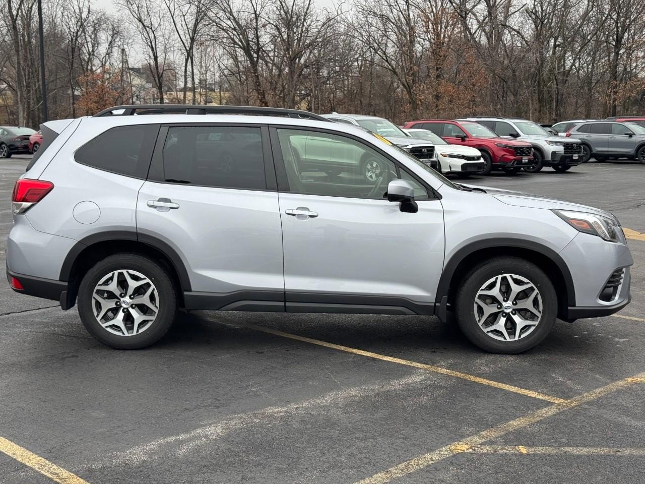 Used 2023 Subaru Forester Premium image 3