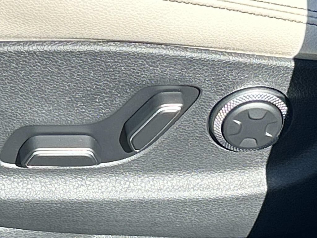 New 2026 Genesis GV70 2.5T Select AWD/4WD image 16