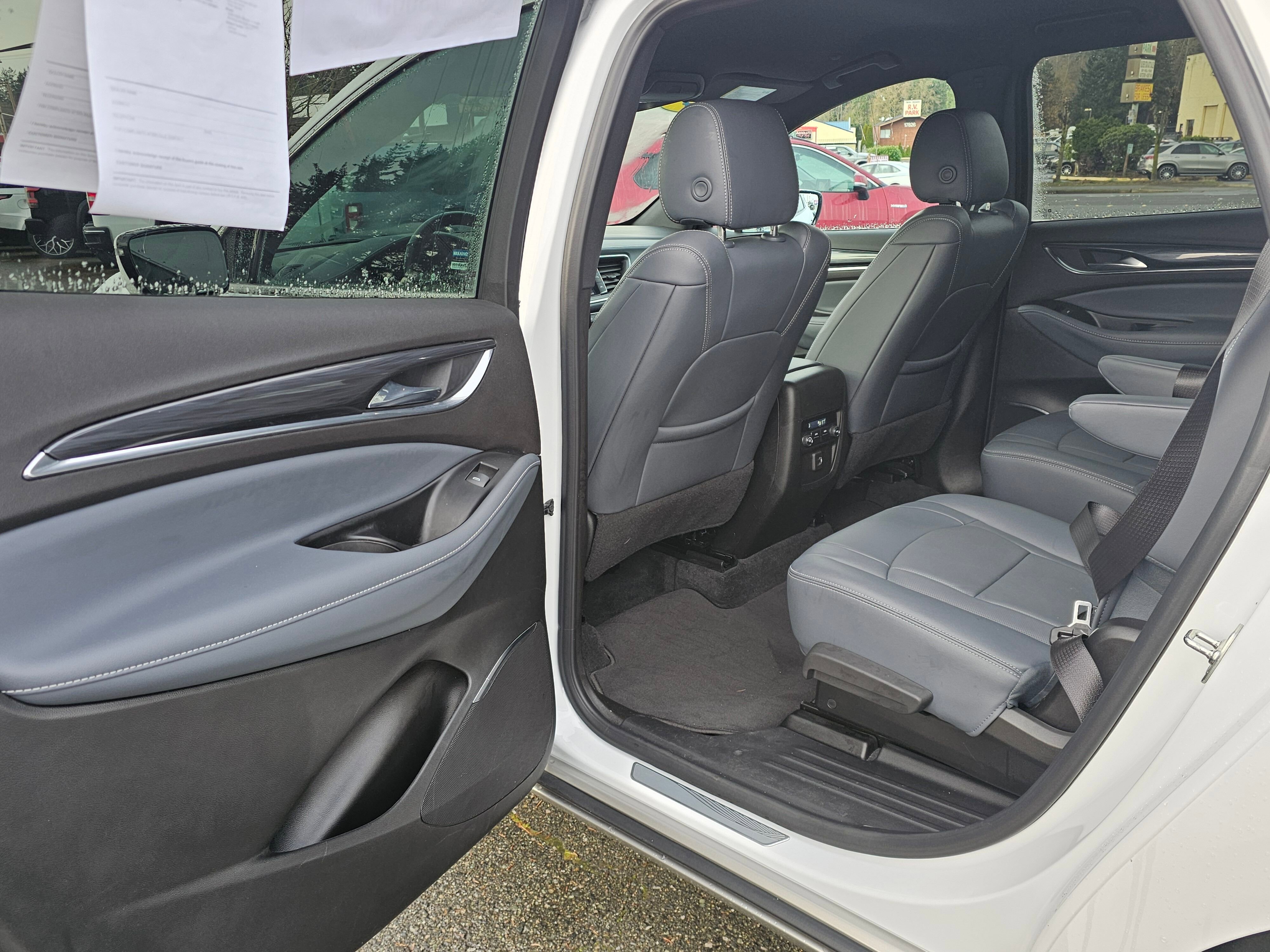 Used 2024 Buick Enclave Essence image 16