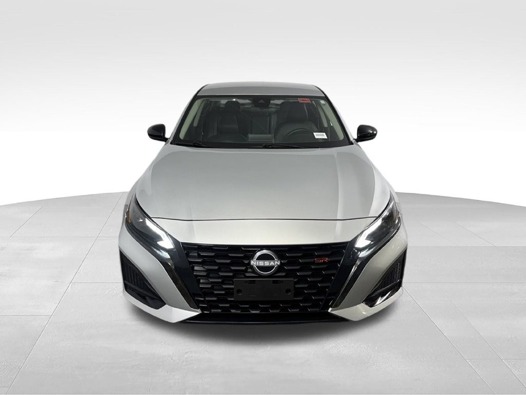 Used 2025 Nissan Altima 2.5 SR AWD/4WD image 3