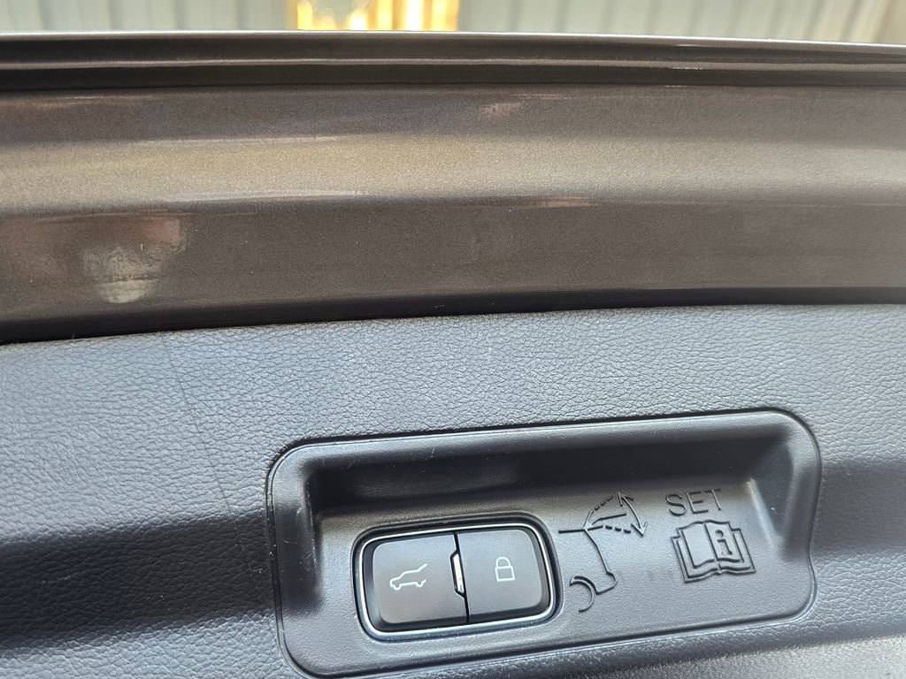 Used 2021 Ford Explorer XLT image 59