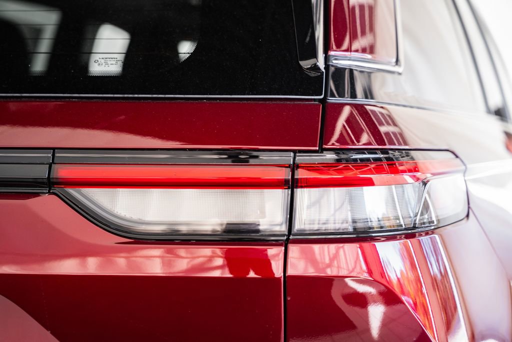 New 2025 Jeep Grand Cherokee Laredo X w/ Luxury Tech Group I image 6