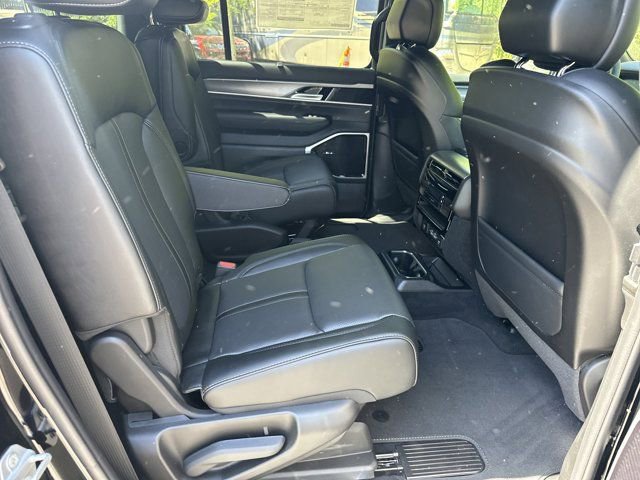 New 2026 Jeep Grand Wagoneer L Limited AWD/4WD image 18