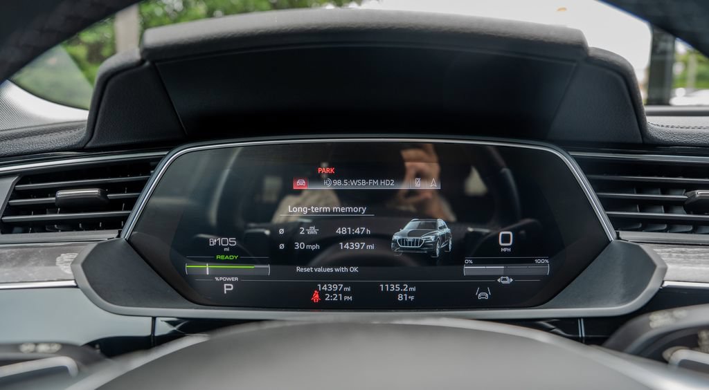 Used 2023 Audi e-tron Premium Plus AWD/4WD image 9