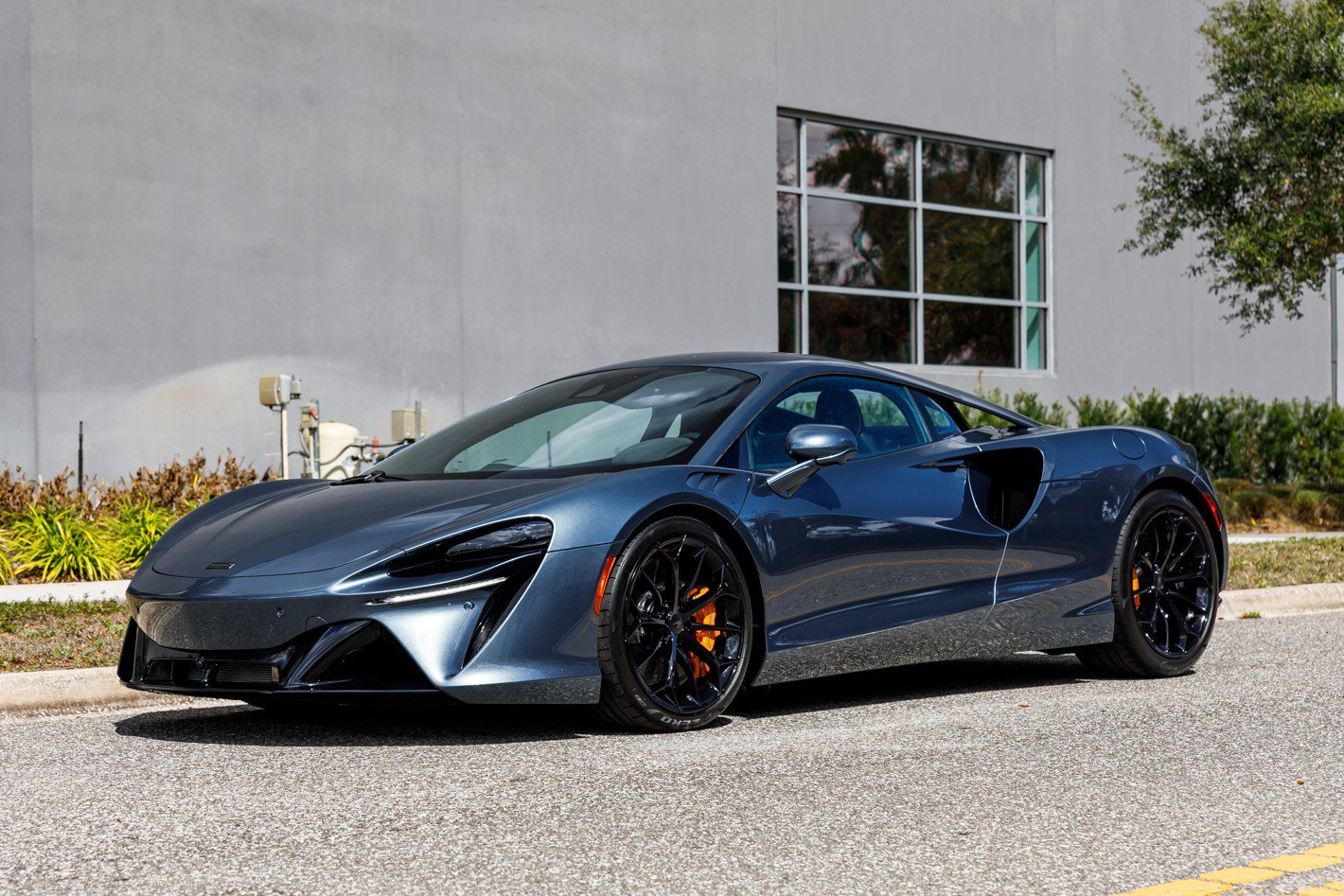 Used 2026 McLaren Artura RWD image 21