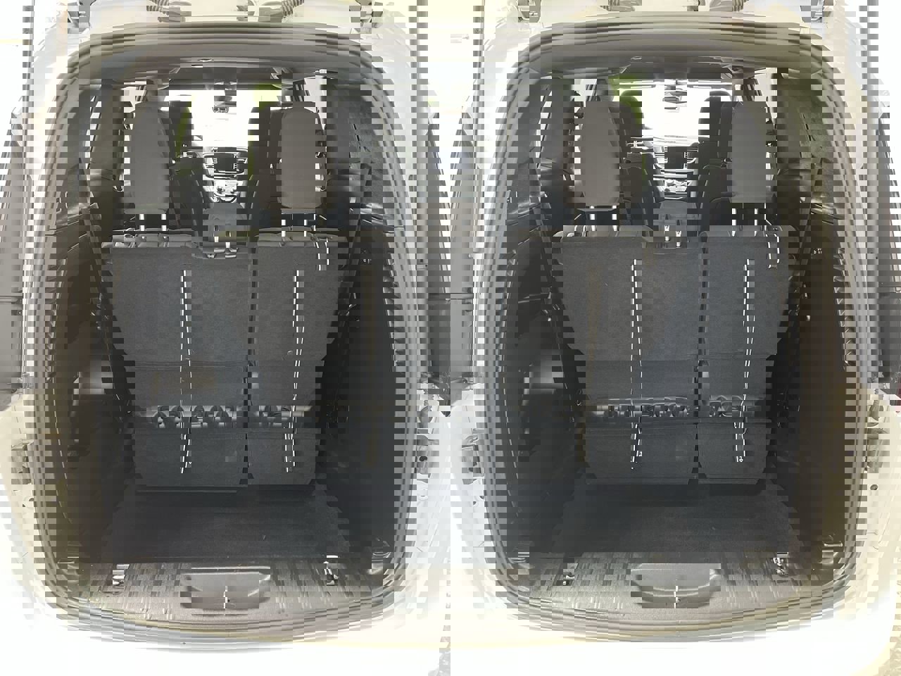 Used 2023 Chrysler Pacifica Touring image 29