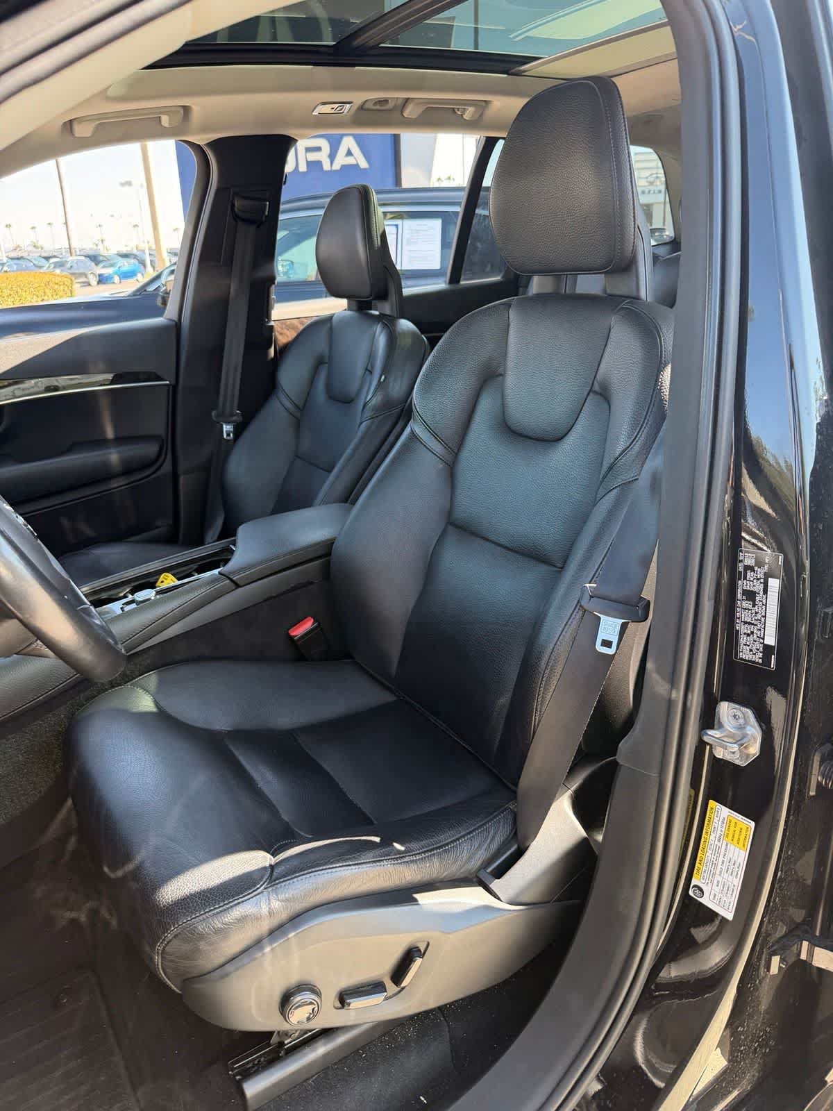 Used 2018 Volvo XC90 T6 Momentum w/ Convenience Package AWD/4WD image 9