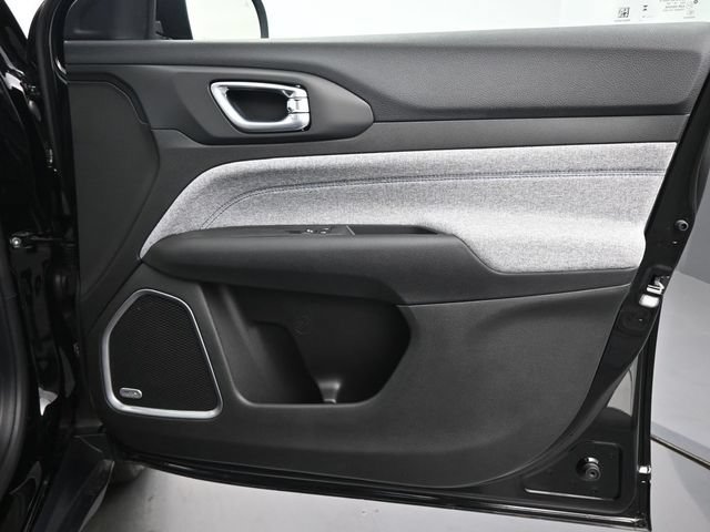 New 2025 Jeep Compass Latitude w/ Sun & Sound Group AWD/4WD image 20