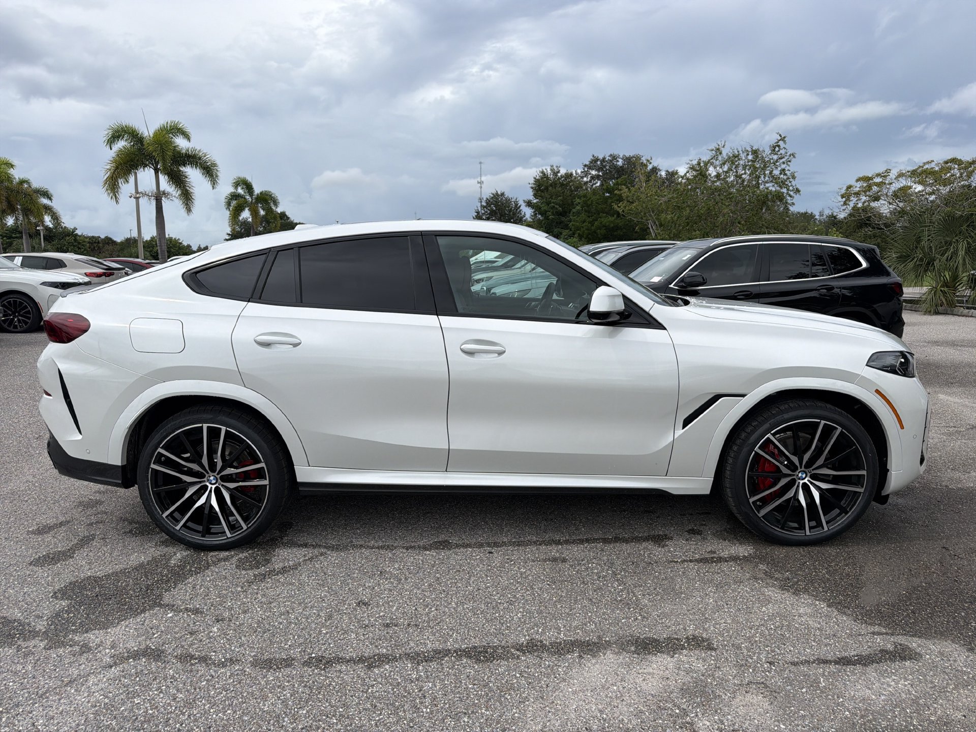 New 2027 BMW X6 xDrive40i w/ Executive Package AWD/4WD image 3