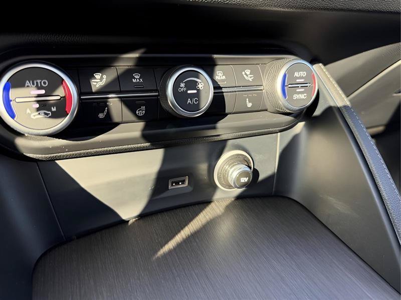 Used 2021 Alfa Romeo Stelvio Ti w/ Premium Package AWD/4WD image 42
