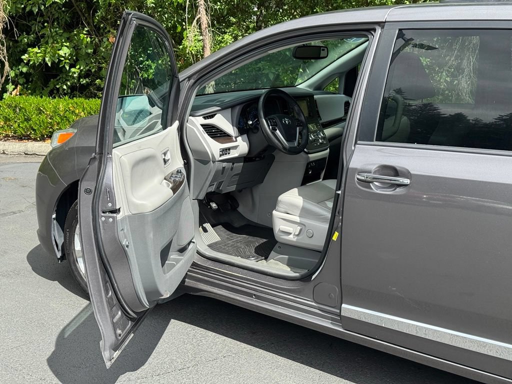 Used 2015 Toyota Sienna XLE w/ XLE Navigation Package AWD/4WD image 8