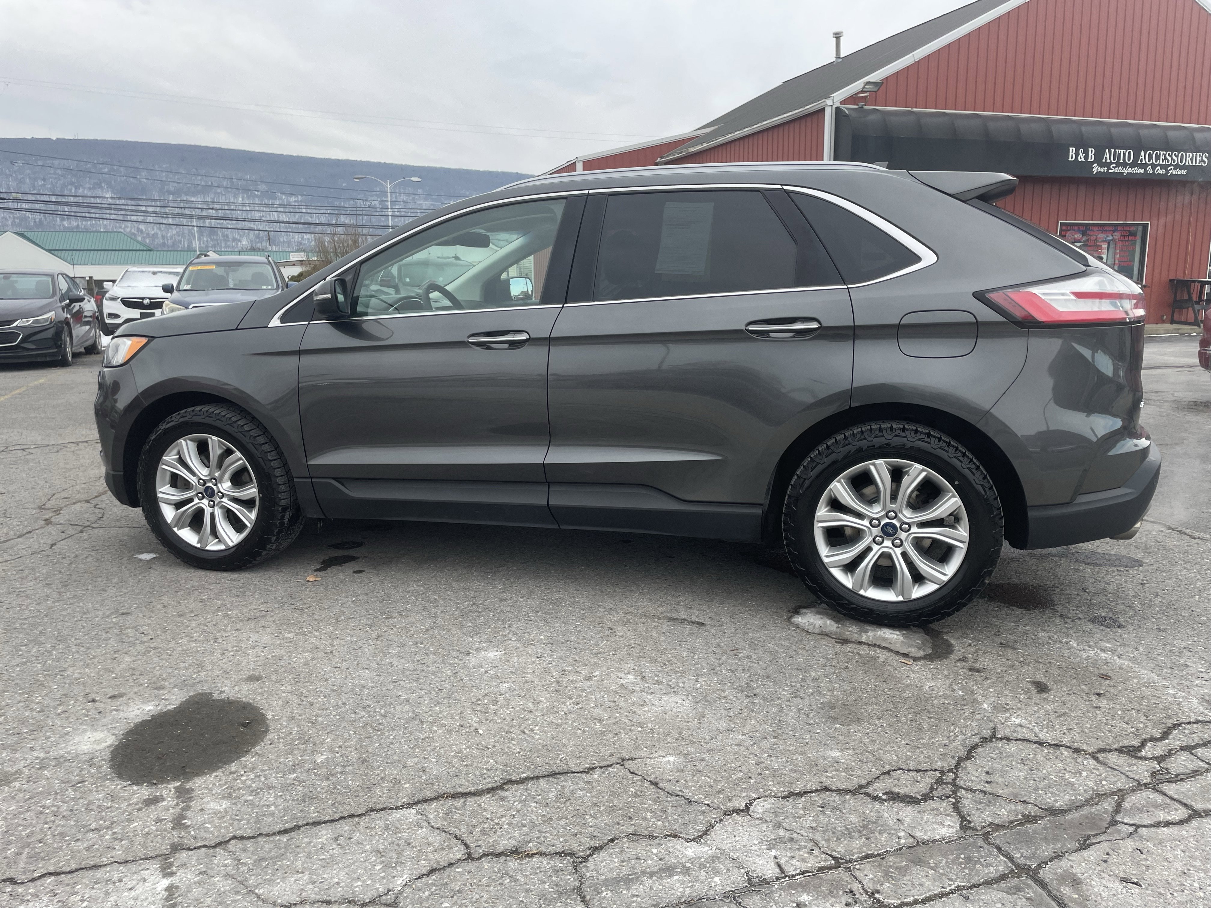 Used 2020 Ford Edge Titanium image 7