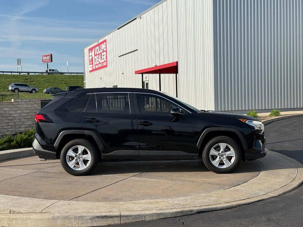 Used 2019 Toyota RAV4 XLE w/ Convenience Package image 2