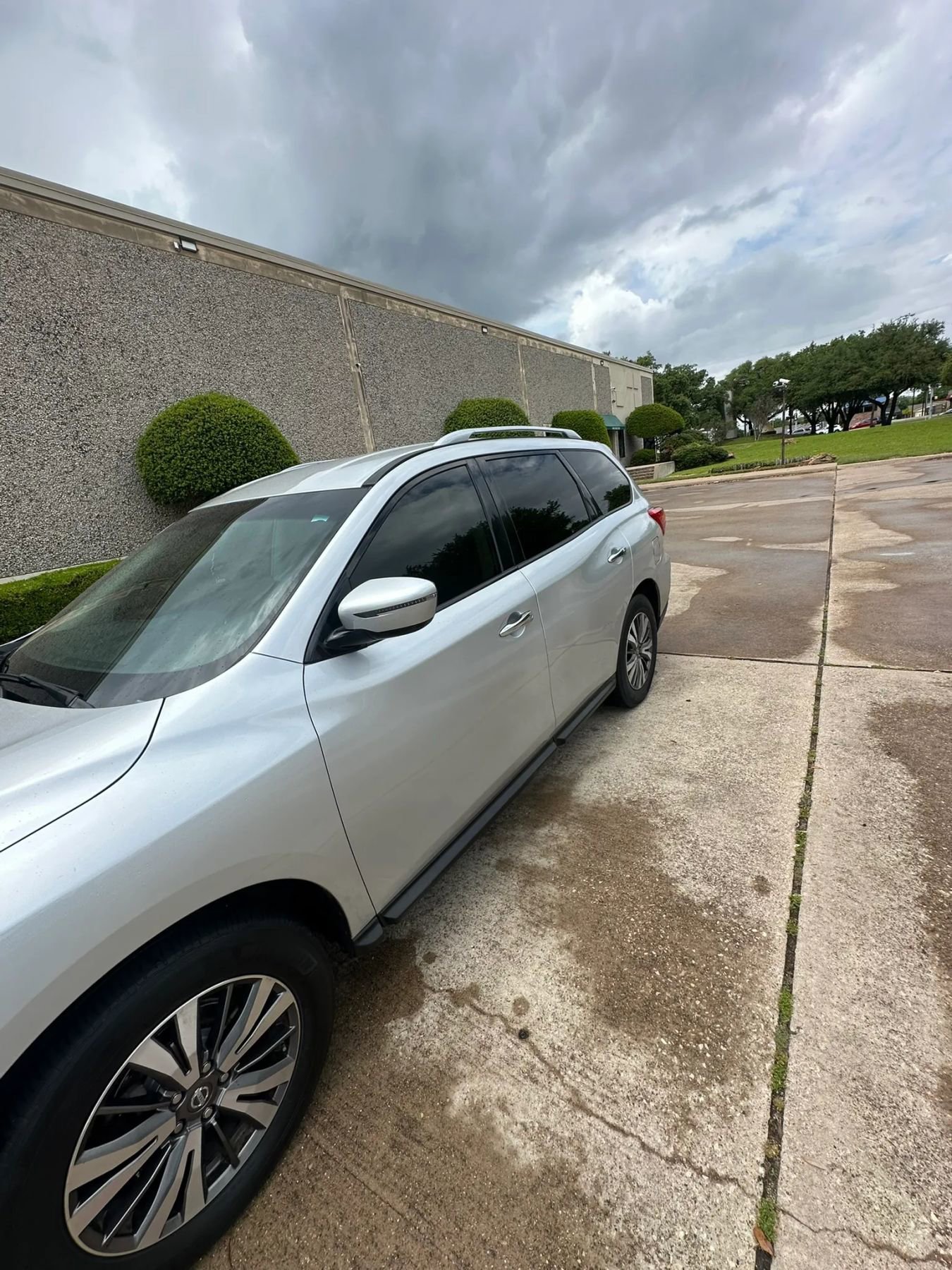 Used 2017 Nissan Pathfinder SV image 12