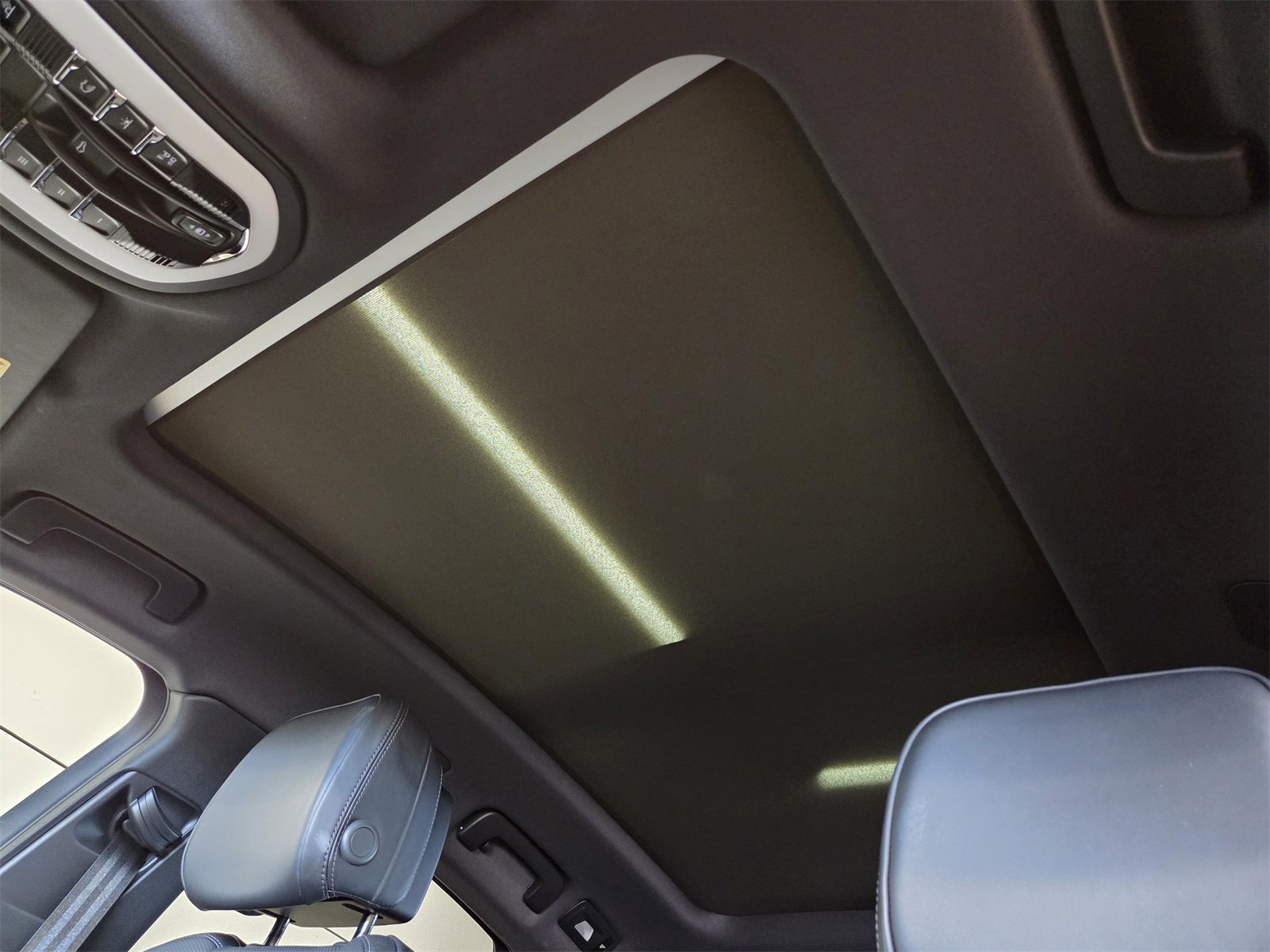 Certified 2026 Porsche Macan image 10