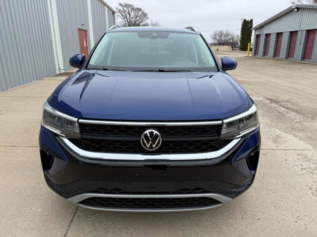 Used 2023 Volkswagen Taos SE image 4