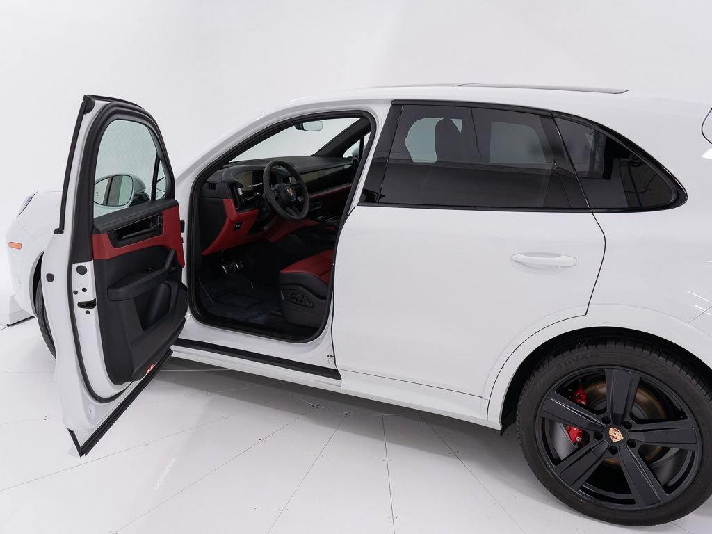 Used 2026 Porsche Cayenne GTS AWD/4WD image 9