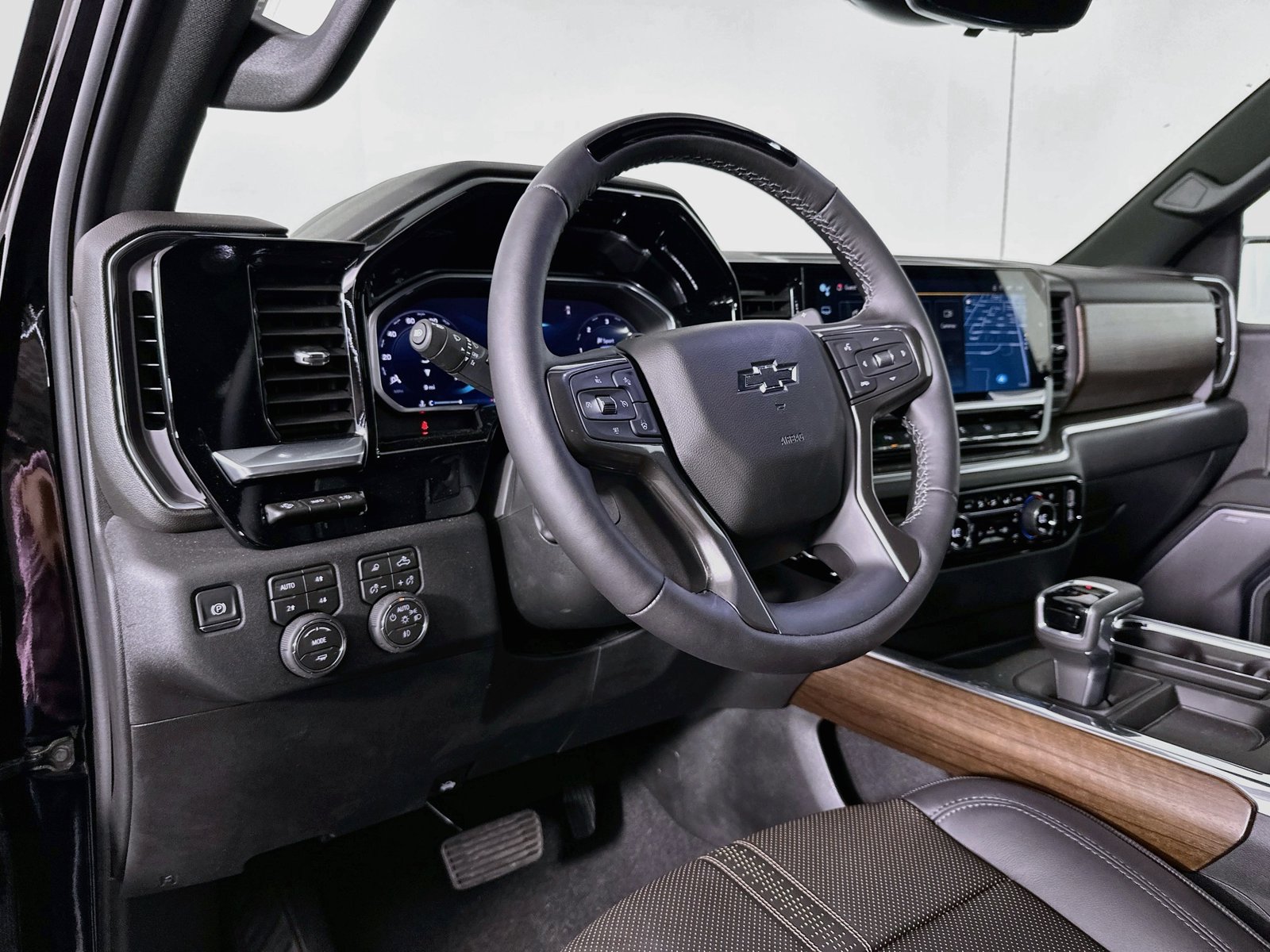 New 2026 Chevrolet Silverado 1500 High Country w/ Midnight Edition AWD/4WD image 9