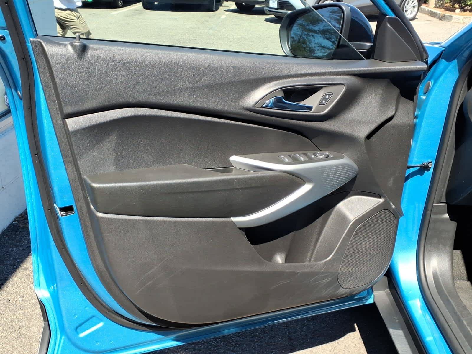 Used 2026 Chevrolet Trax RS w/ Sunroof Package FWD image 10