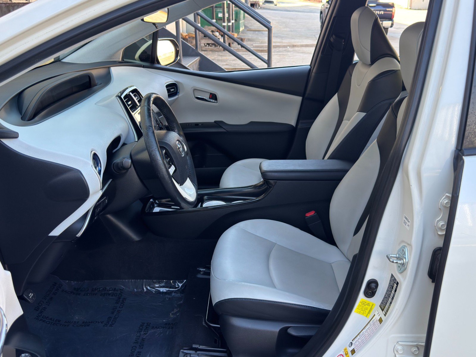 Used 2017 Toyota Prius Three Touring w/ Carpet Mat Package FWD image 15