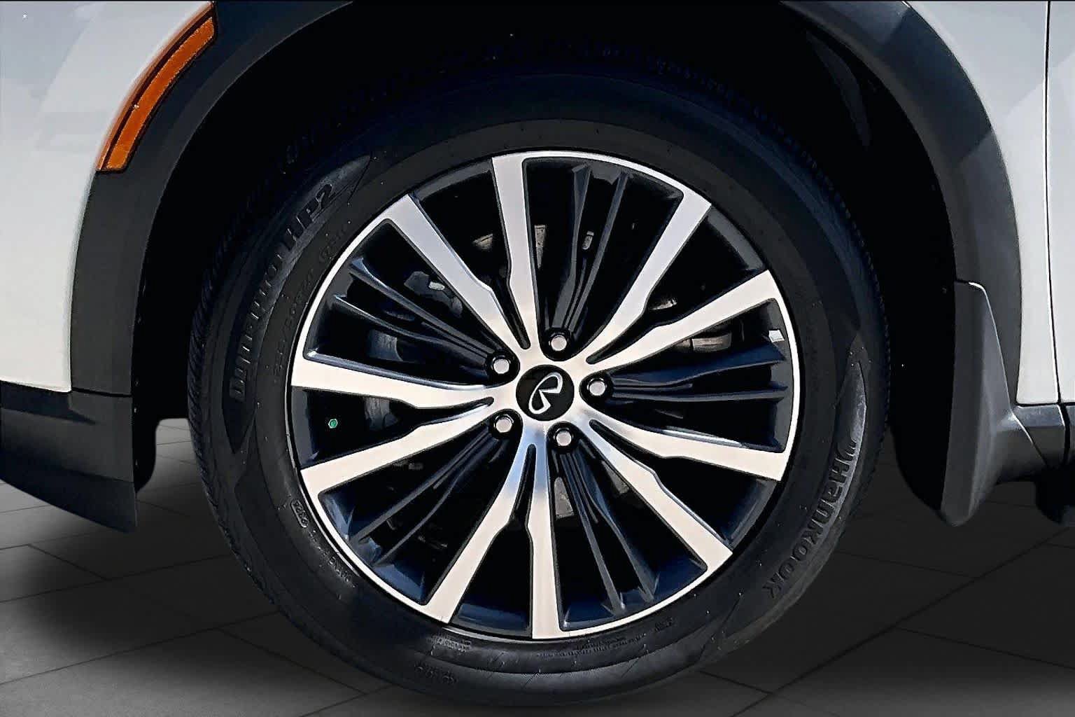 Used 2025 INFINITI QX60 Sensory w/ Vision Package AWD/4WD image 11