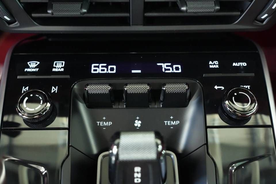 Certified 2025 Porsche 911 Carrera RWD image 22