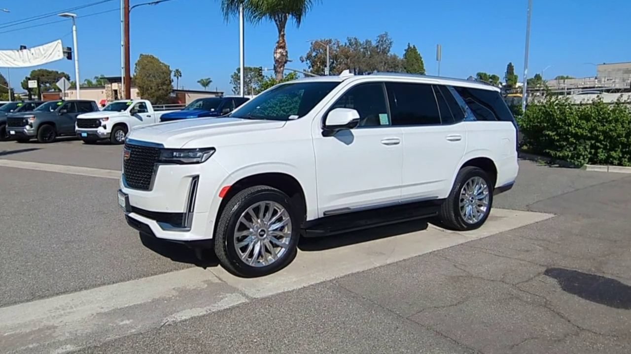Used 2022 Cadillac Escalade Premium Luxury RWD image 4