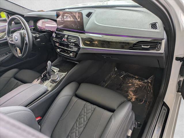 Used 2023 BMW 530e w/ Premium Package image 21