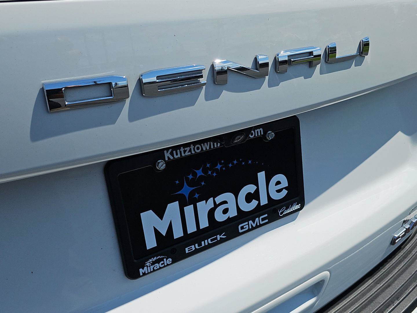 Used 2025 GMC Yukon Denali AWD/4WD image 34