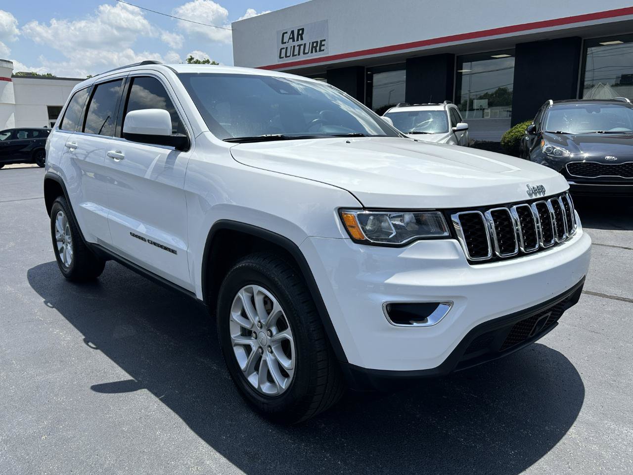 Used 2021 Jeep Grand Cherokee Laredo X AWD/4WD image 2
