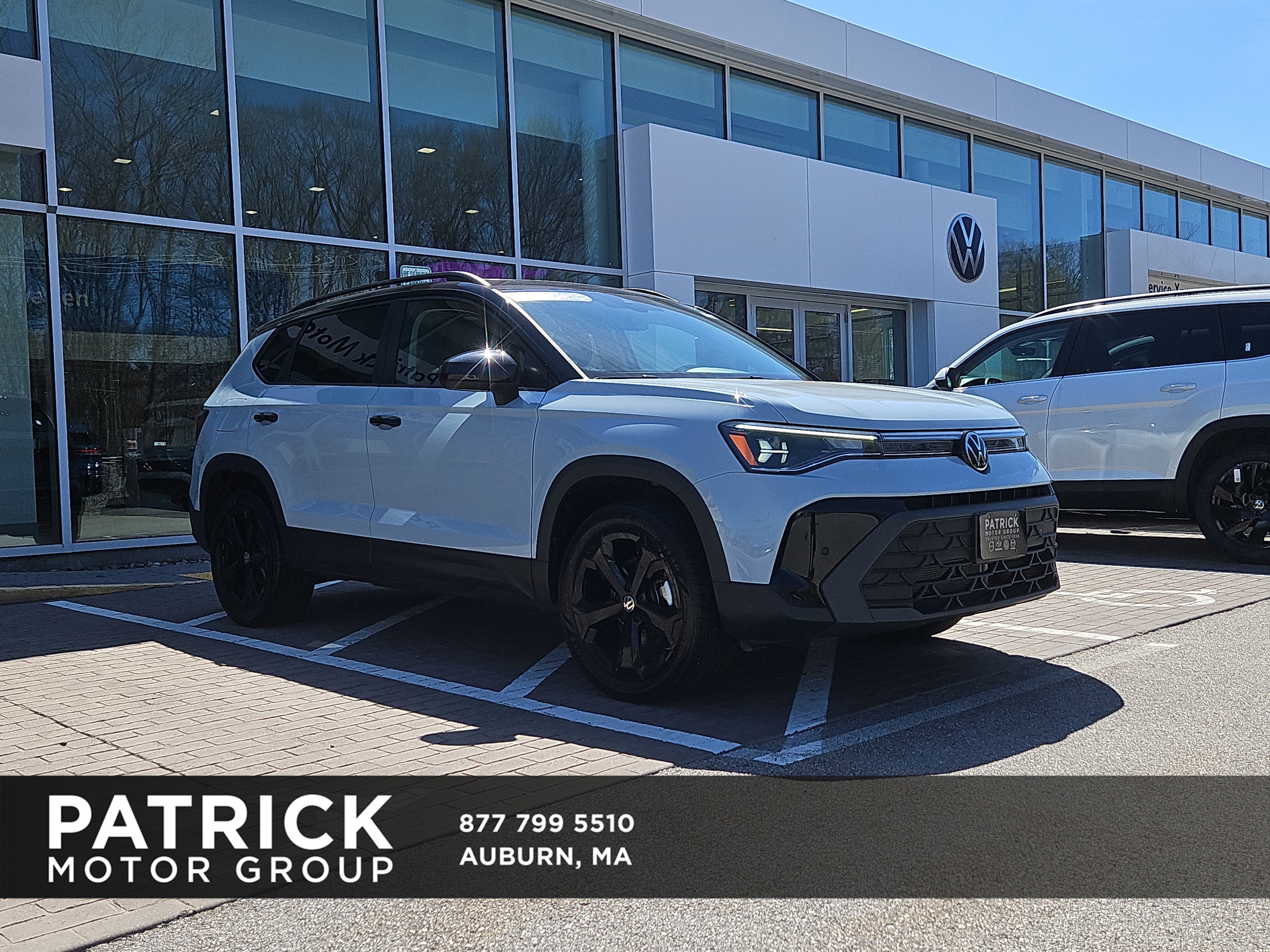 Used 2025 Volkswagen Taos SE image 1