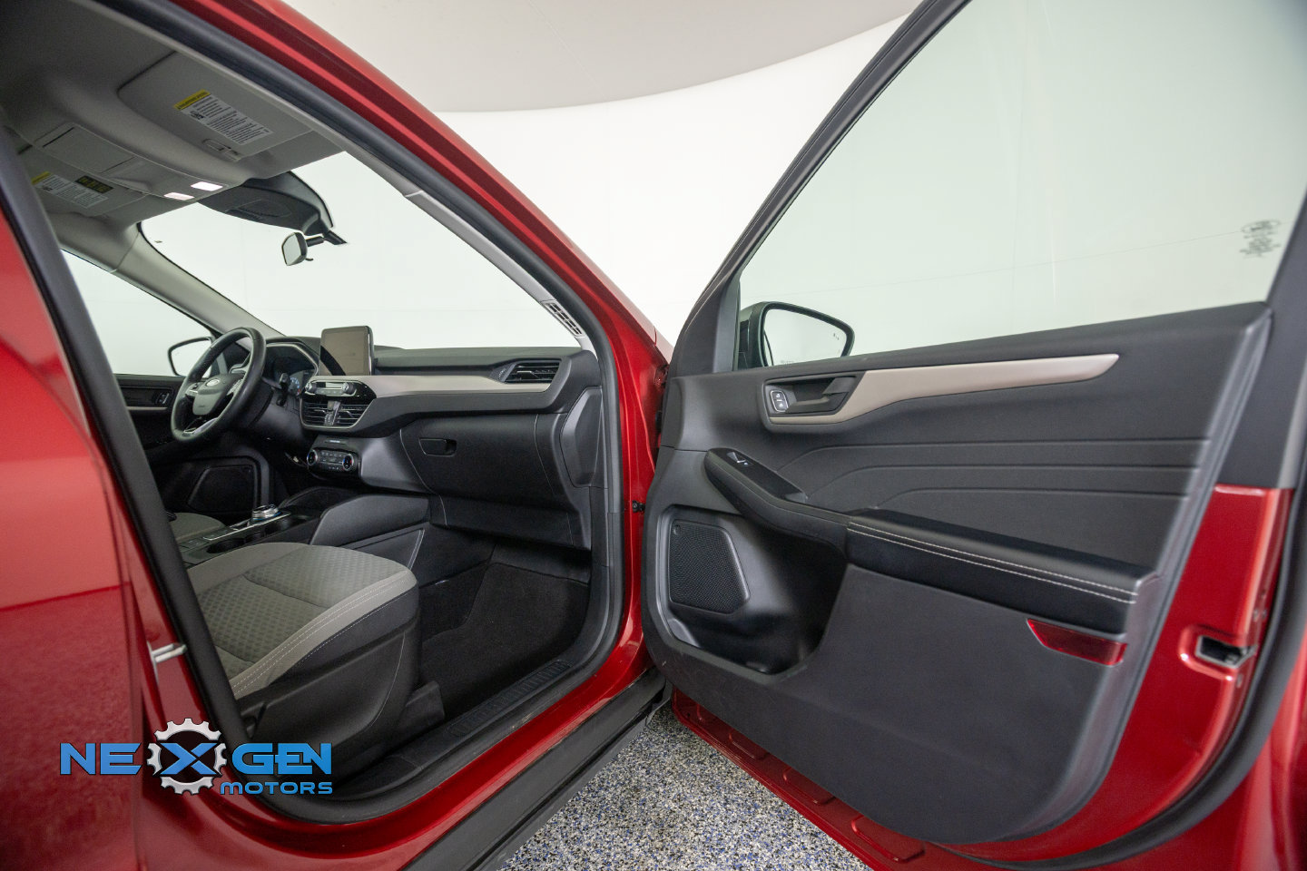 Used 2022 Ford Escape SE w/ SE Sport Appearance Package FWD image 43