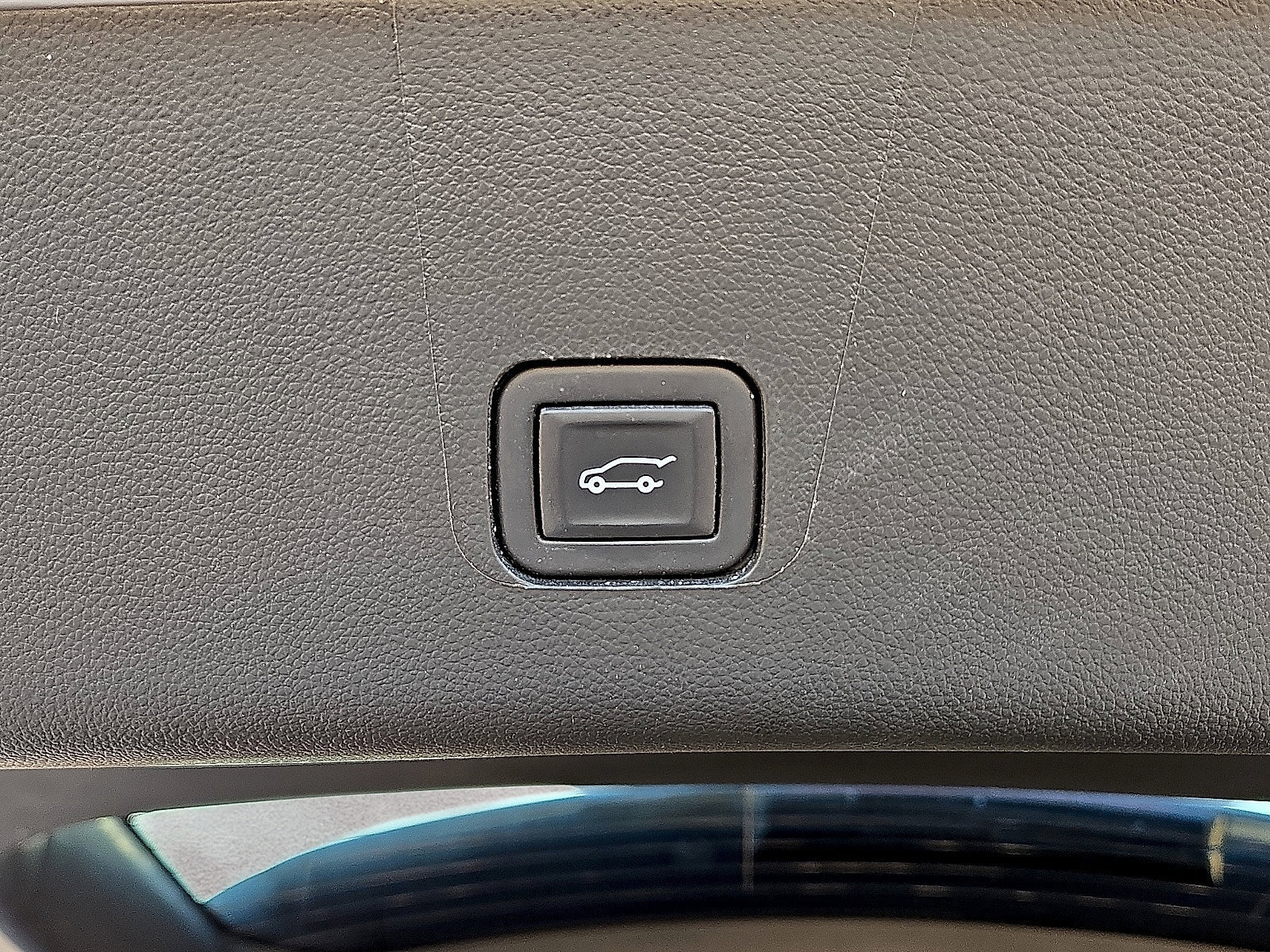 Used 2023 Chevrolet Traverse LT FWD image 15