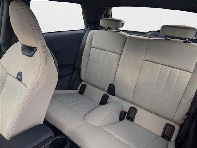 Used 2025 MINI Cooper 2-Door Hardtop image 16